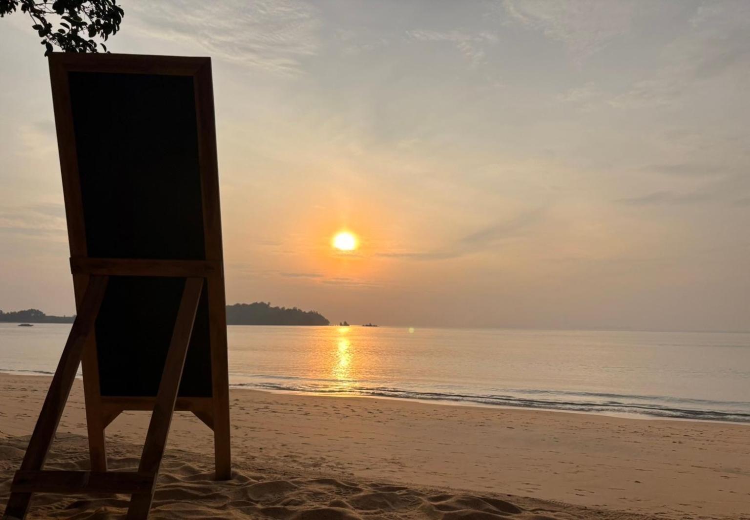 Sunny Cove Beach Resort Koh Phayam Ranong Exterior foto