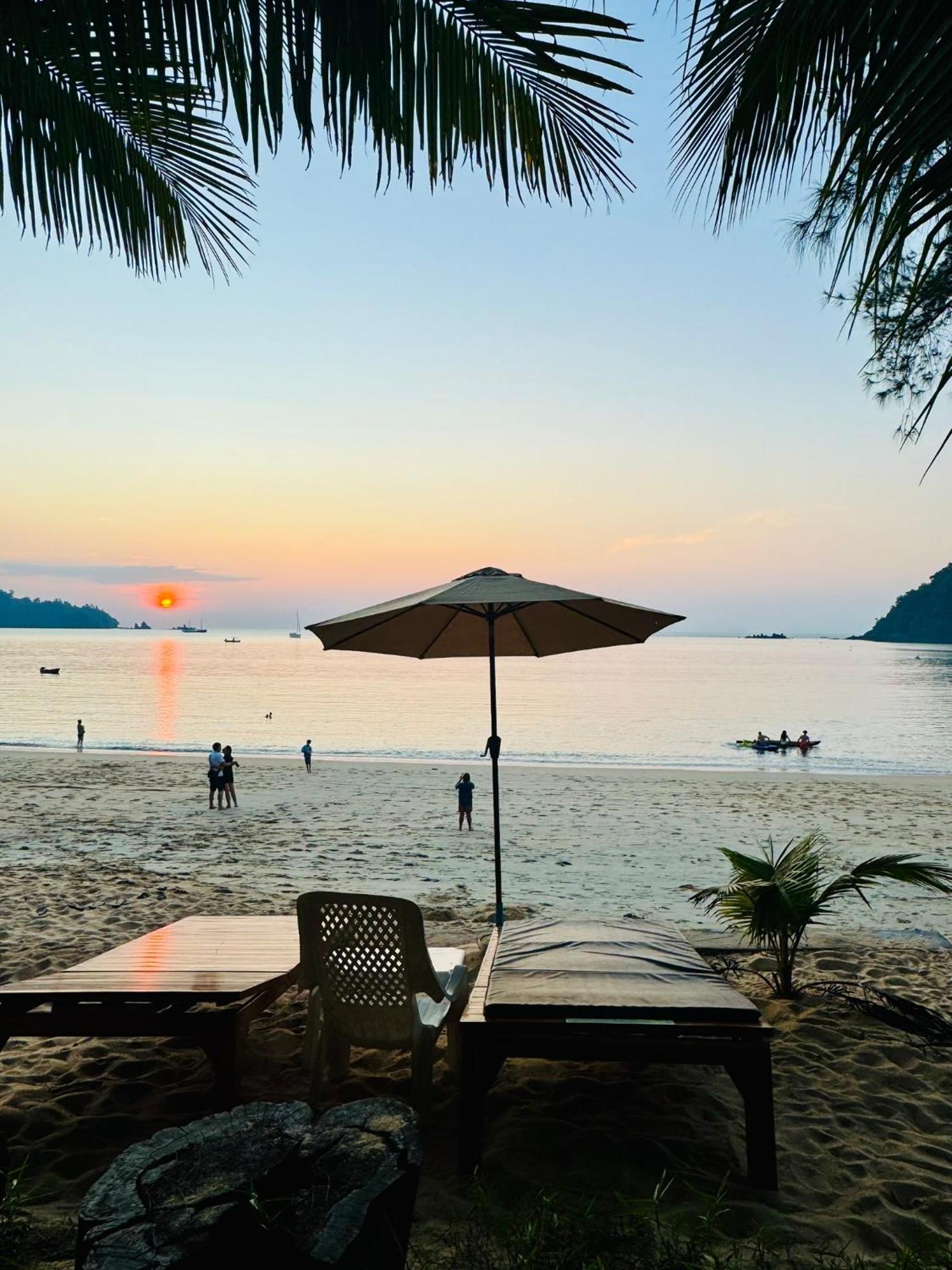 Sunny Cove Beach Resort Koh Phayam Ranong Exterior foto