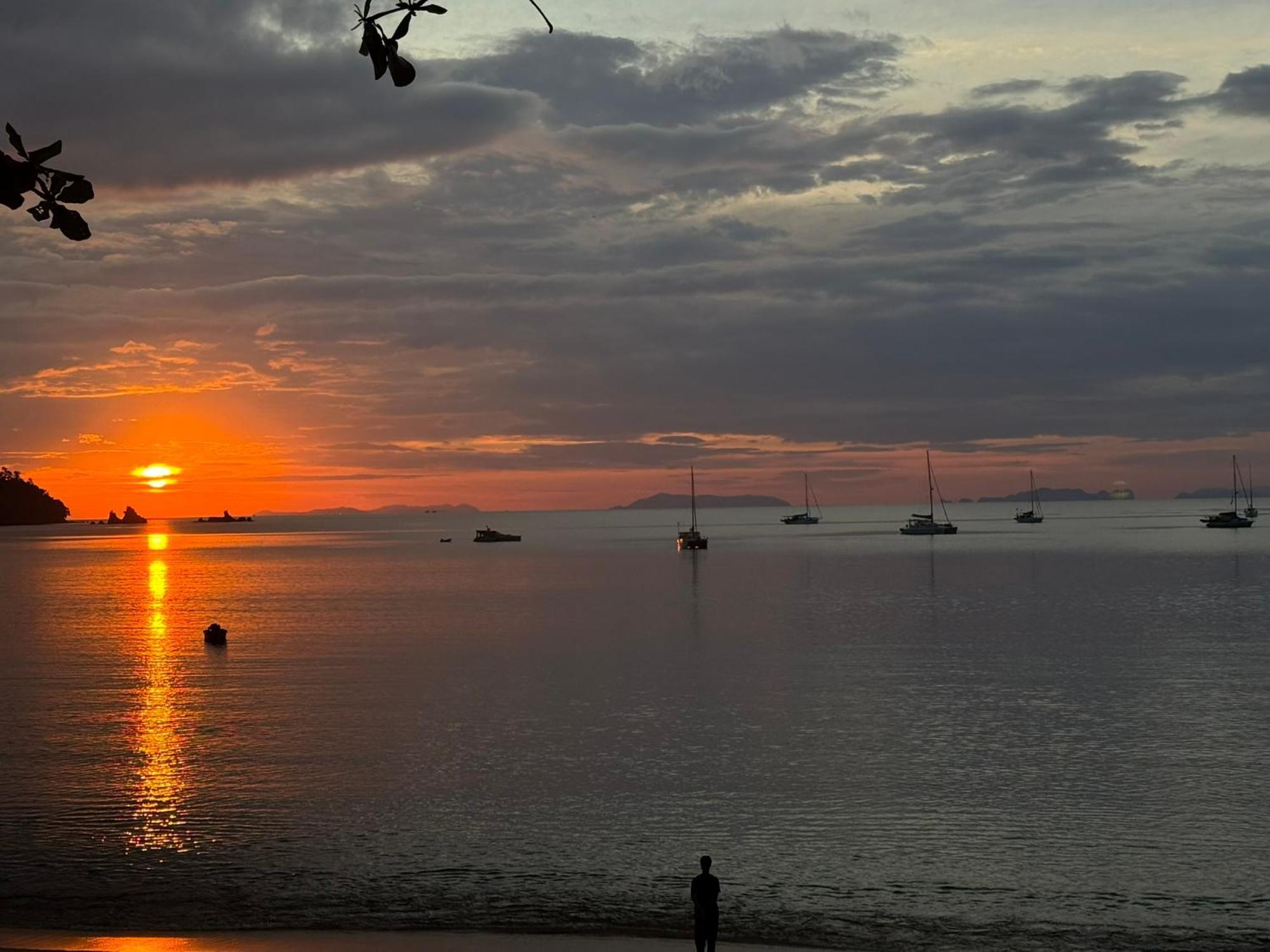 Sunny Cove Beach Resort Koh Phayam Ranong Exterior foto